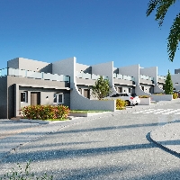 Adosado en venta con garaje y piscina en Benidorm.