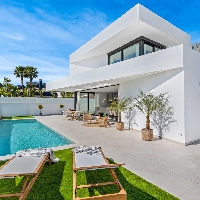Villa de nueva construcción de 3 dormitorios con piscina privada y sótano con garaje y trastero a la venta en Polop