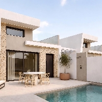 Villa independiente de nueva construcción con 3 dormitorios y piscina privada cerca de la playa en Los Alcázares