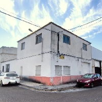 Se vende agrupación de Naves en la Barriada de Llera
