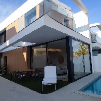Villa exclusiva de 3 dormitorios a sólo 300m de la playa en Pilar de la Horadada.