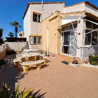 Vivienda de esquina con orientación sur en Montebello – Algorfa