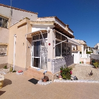 Vivienda de esquina con orientación sur en Montebello – Algorfa