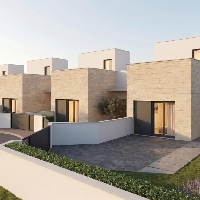 Villa adosada de 3 dormitorios con solarium y piscina privada a la venta en el Country Club de Mazarrón