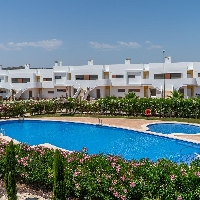 Adosado de 2 dormitorios con jardín y solarium privado en Vistabella Golf(Orihuela)