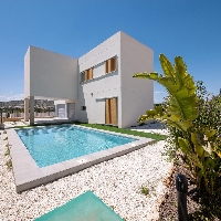 Villa de 4 dormitorios con piscina privada y vistas al golf en Algorfa