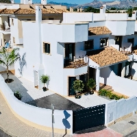 Bungalow de planta baja con 2 dormitorios y jardín privado a la venta en Cox(Alicante)