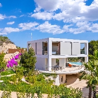 Villa de lujo con piscina y ascensor a la venta en Las Colinas Golf & Country Club(Alicante) 