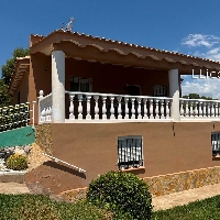 Chalet en venta con piscina en El Pinar Casinos