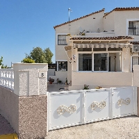 Encantadora vivienda de esquina con 2 dormitorios y orientación sur en Montebello – Algorfa.
