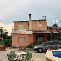 Chalet en venta con piscina en Vilamarxant