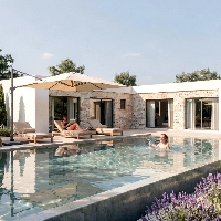 Villa a medida con 3 dormitorios y piscina privada rodeada de naturaleza en Pinoso(Alicante)