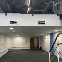 LOCAL DIAFANO EN MUY BUEN ESTADO CON PATIO DE 300 M2. PRIVATIVO