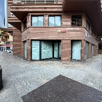 Local comercial de esquina con gran fachada Vila-real
