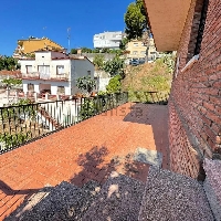 Chalet grande en venta con 3 viviendas en Viladecans Chalet grande en venta con 3 viviendas en Viladecans