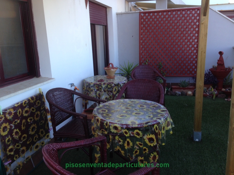 Terraza con césped artificial