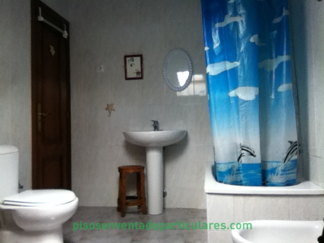 Baño completo anexo con habitacion matrimonial