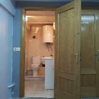 Venta local discreto puerta calle 