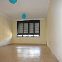 Particular alquila céntrico y luminoso piso sin amueblar