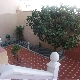 entrada y otro patio