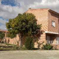 Chalet 3 plantas con patio 90 m2