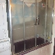 Bañera cerrada con mampara y columna de ducha multichorro